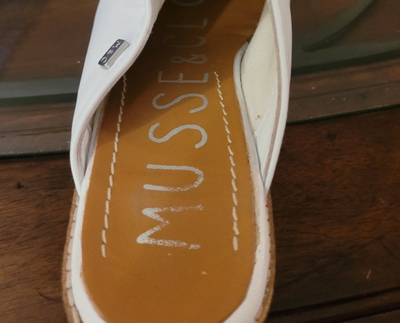 Musse & Cloud WOMENS MULES...Used...SIZE USA 7 RUNS BIG...fits like a size 8 - Picture 4 of 8